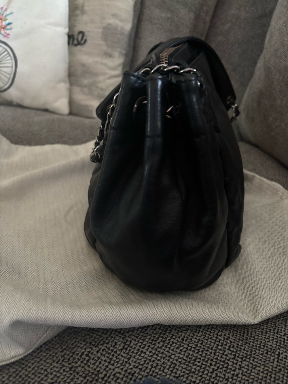 Traded. (Do not buy) Chanel Black Leather Shoulder Bag with Embossed Logo - Picture 13 of 16